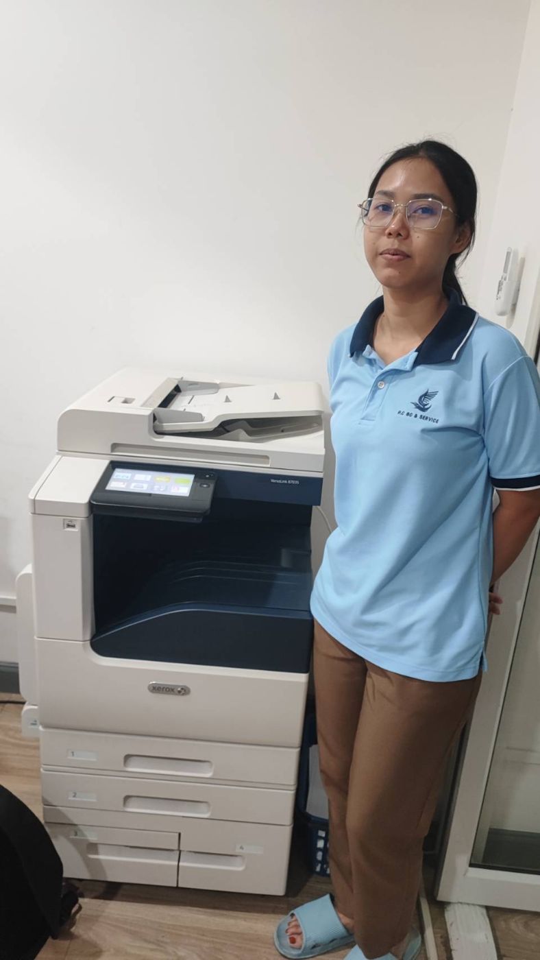 ลูกค้าหน่วยงานถ่ายภาพคู่เครื่องถ่ายเอกสาร Xerox หลังรับมอบ